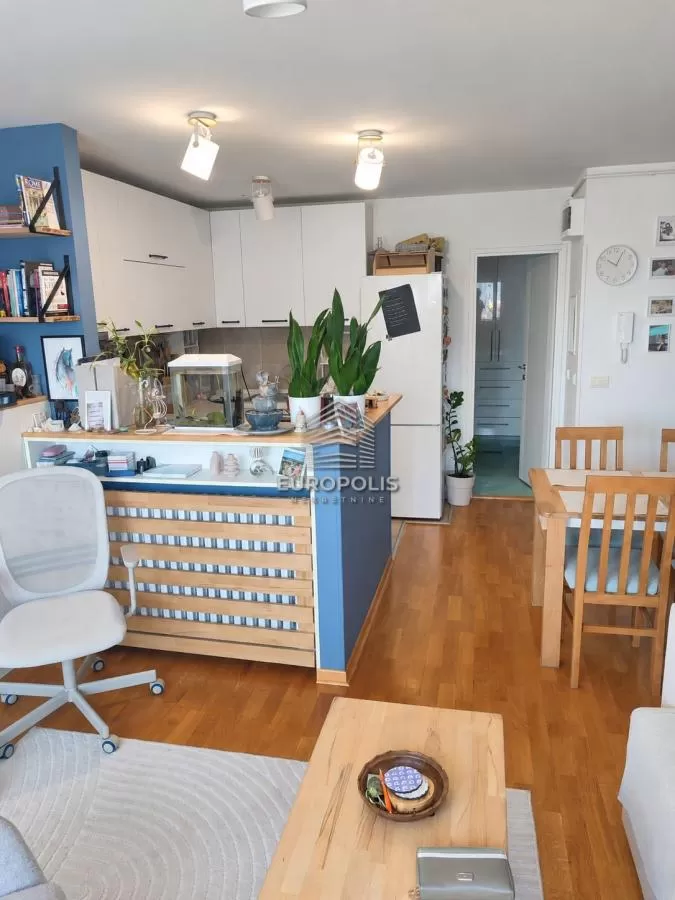 Petosoban stan, Blok 28, Novi Beograd - 116 m², prodaja (slika 1)