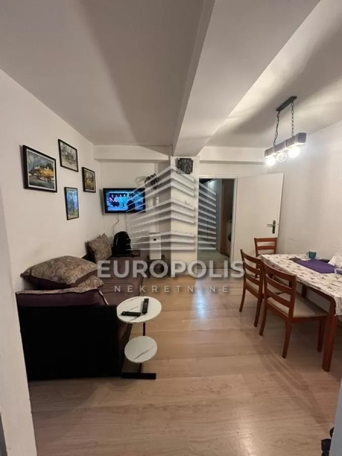 Dvoiposoban stan, Blok 8a, Novi Beograd - 68 m², prodaja (slika 1)
